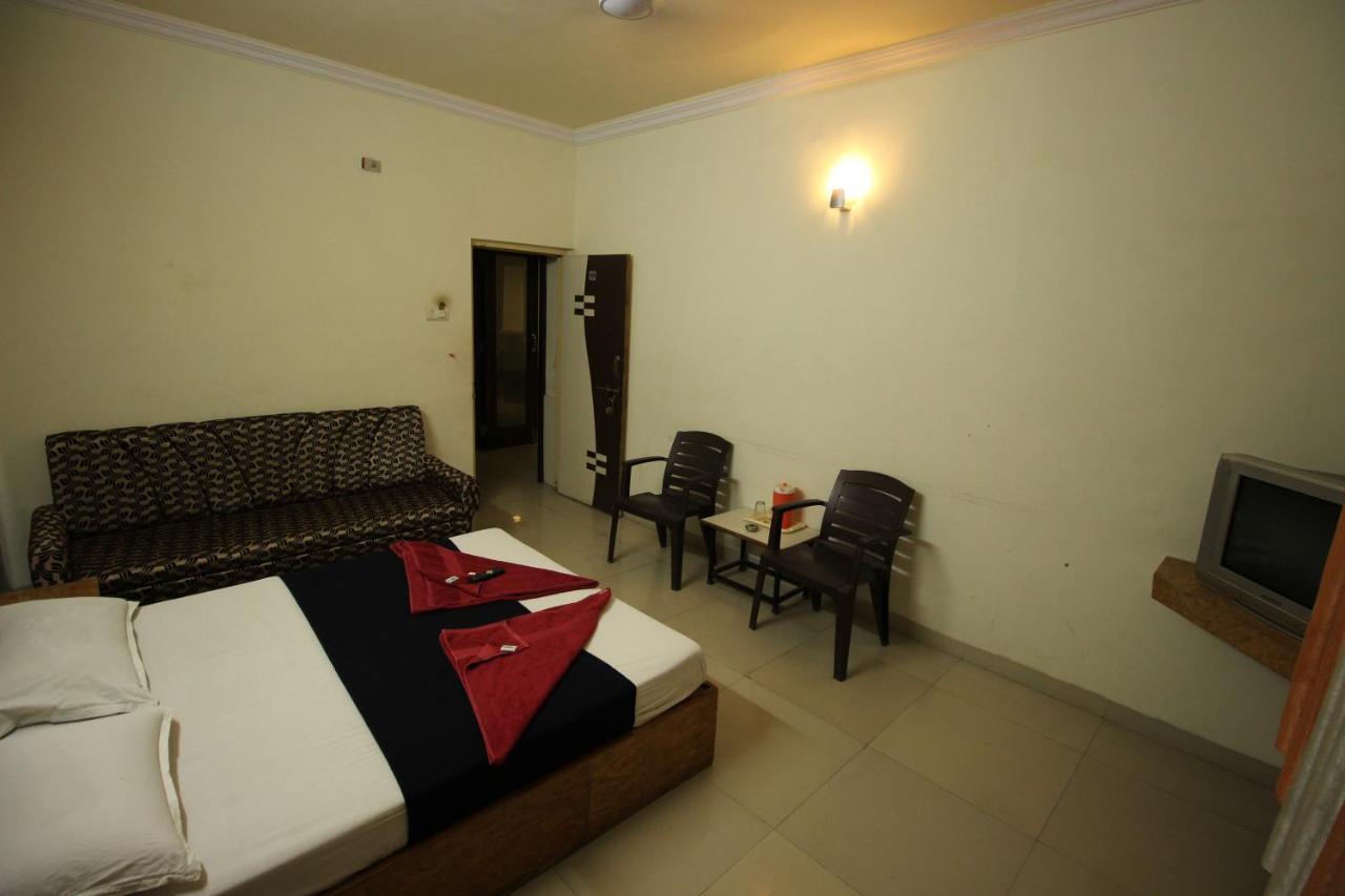 Hotel Laxmibai Palace Širdi Exteriér fotografie